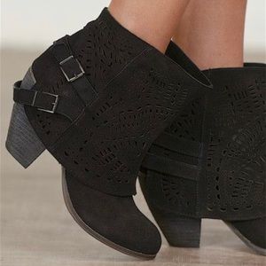 Black Naughty Monkey Lyrics Bootie